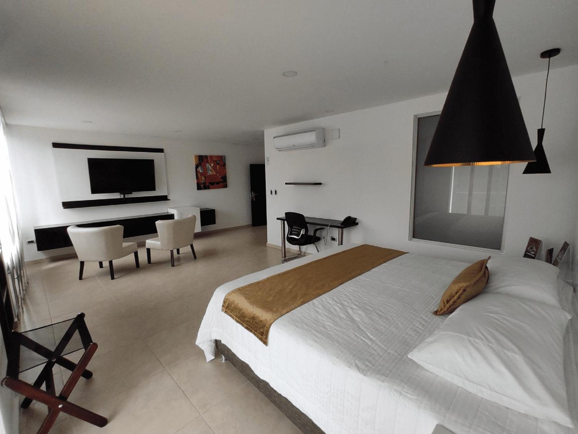 Hotel Andinos Plaza Florencia Florencia  Eksteriør bilde